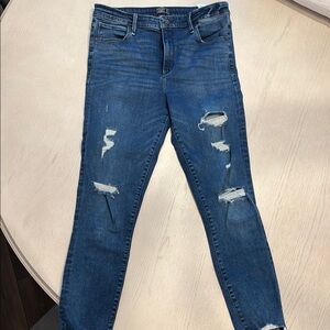 Distressed skinny jeans